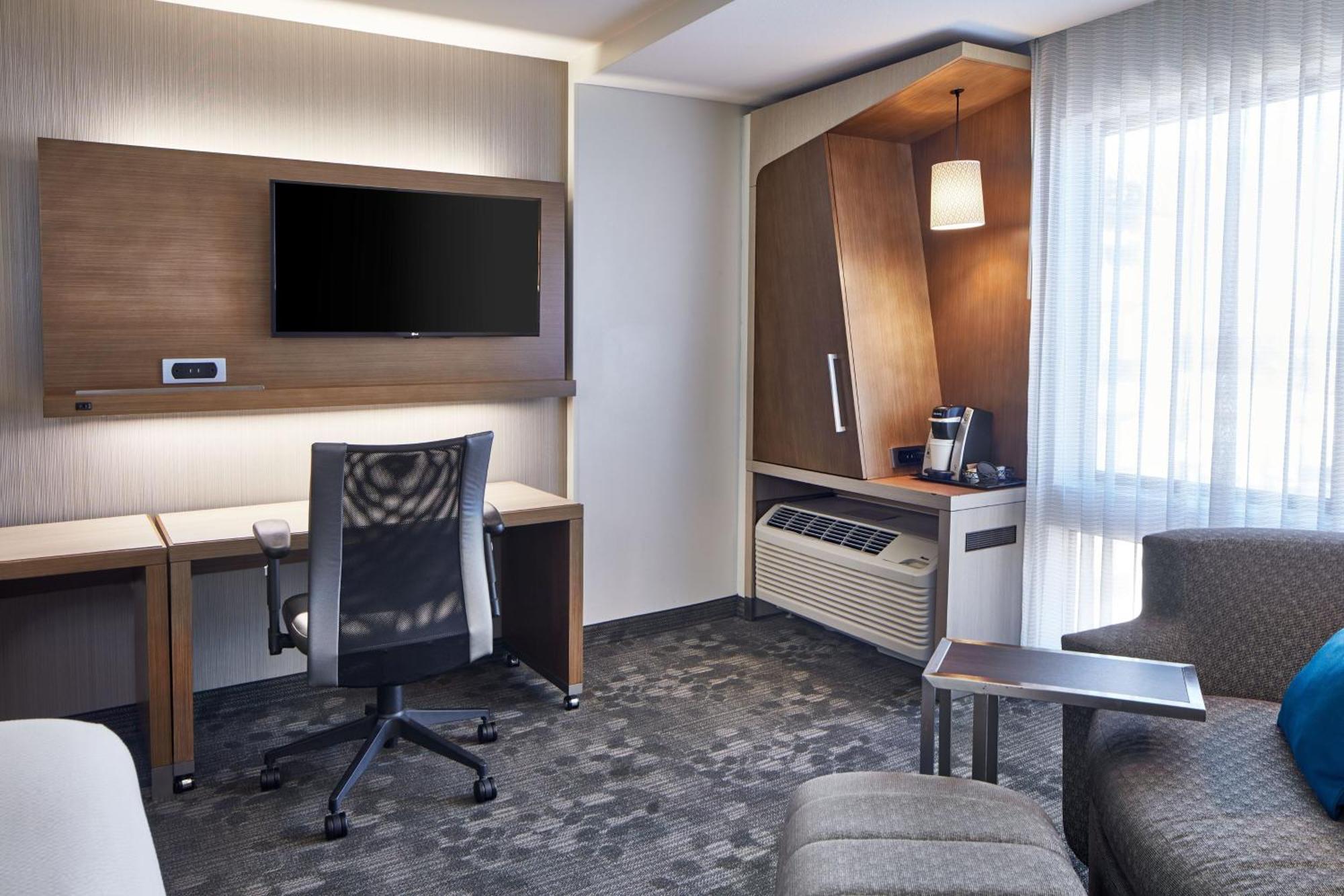 Courtyard By Marriott Atlanta Lithia Springs Hotel Exterior photo